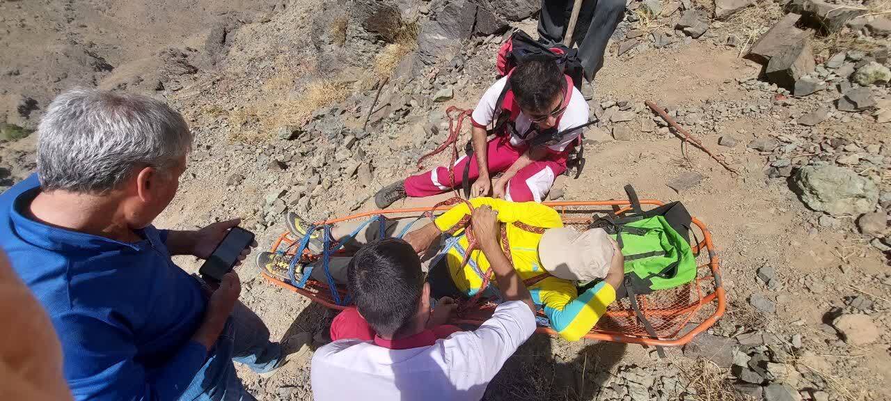 نجات جان پیرمرد روستایی در حادثه کوه داغ داغان نجات جان پیرمرد روستایی در حادثه کوه داغ داغان