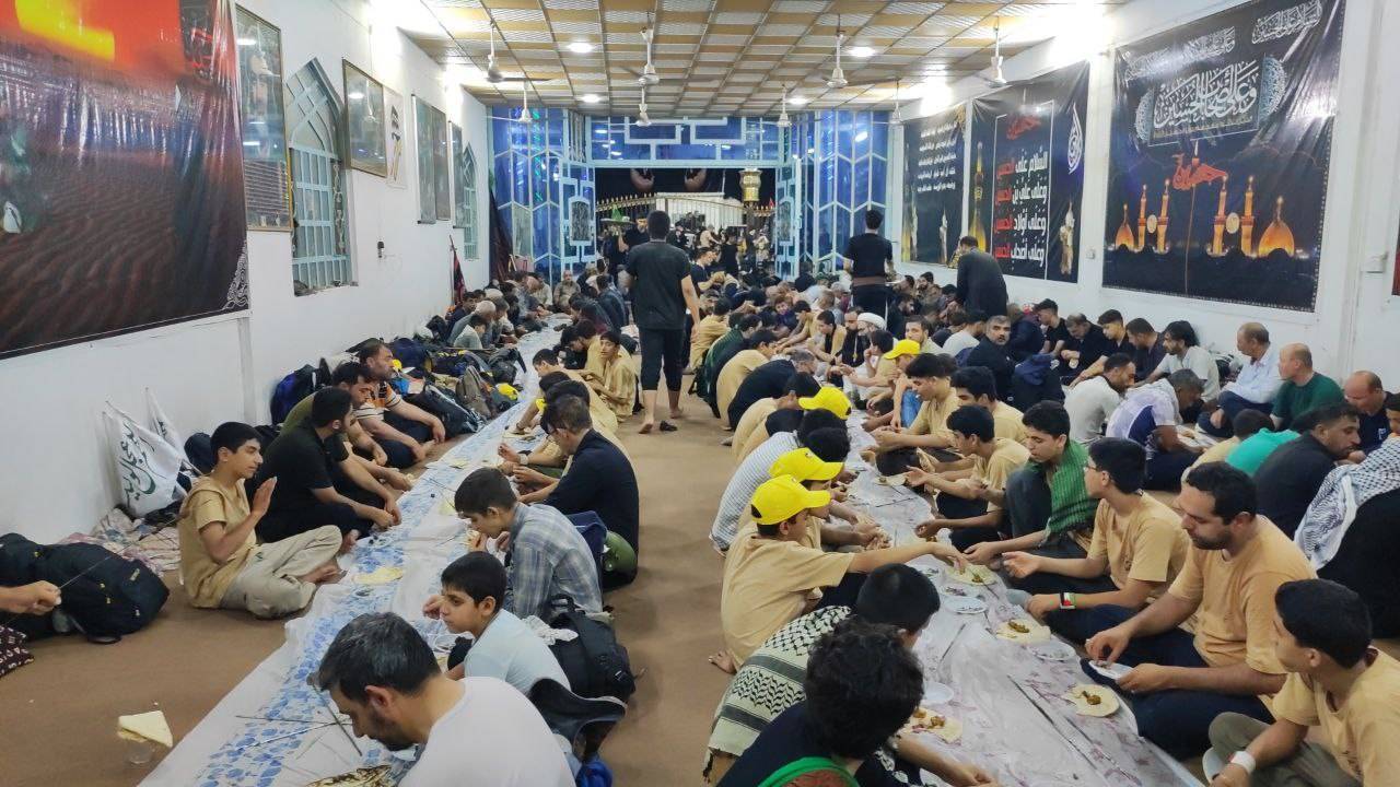 حضور زائران در مسیر پیاده روی اربعین