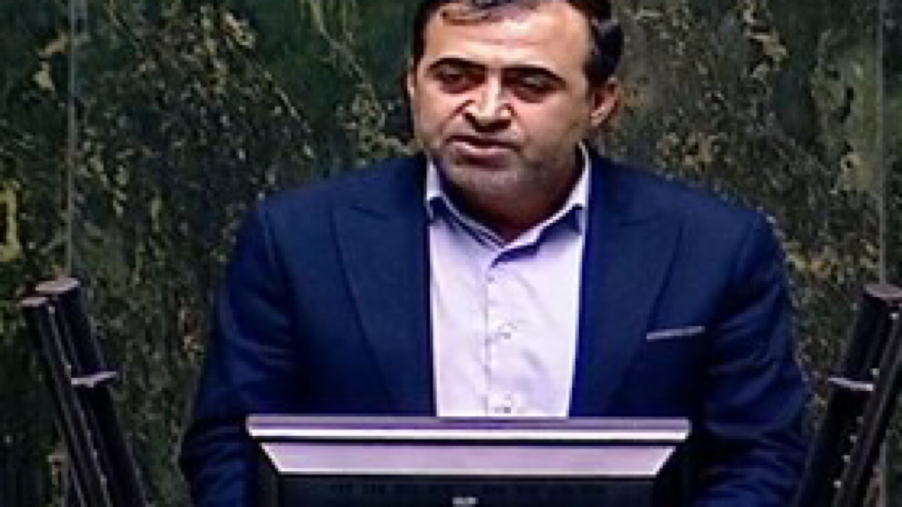 پاک‌نژاد وزیر پزشکیان باشد نه گوش به فرمان افراد دیگری