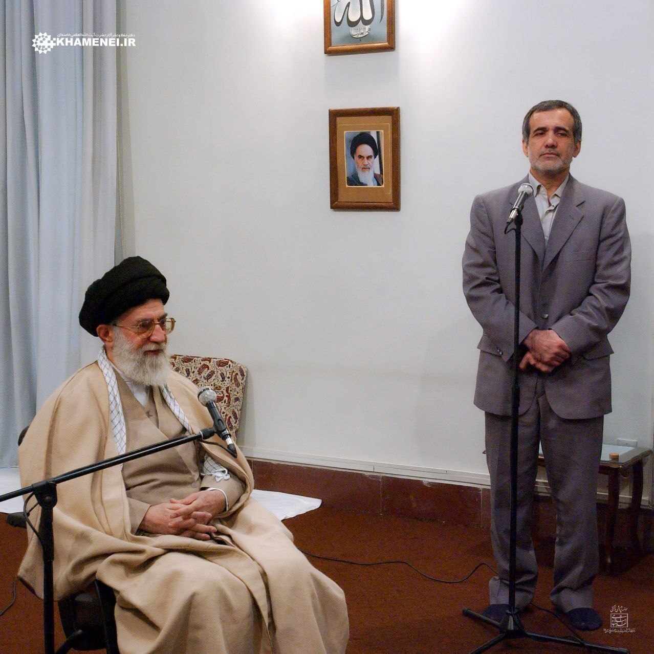 تصویری که صبح امروز رسانه KHAMENEI.IR به رئیس&zwnj;جمهور منتخب هدیه کرد