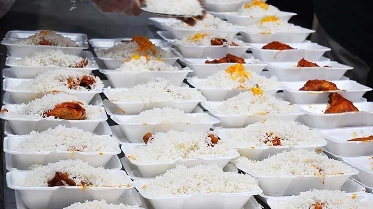 طبخ و توزیع بیش از ۸۷ هزار دست غذا بین نیازمندان بندرعباسی