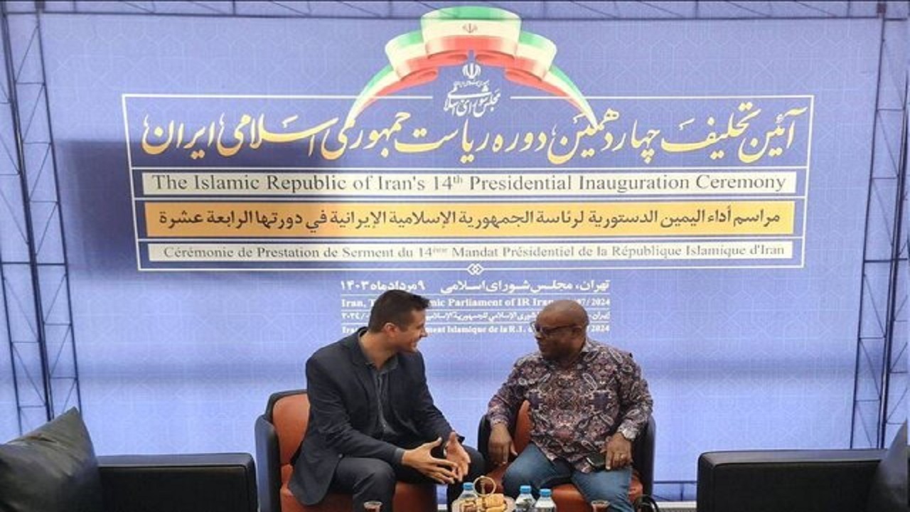 ورود دبیرکل سازمان دی-۸ به تهران برای شرکت در مراسم تحلیف رئیس‌جمهور