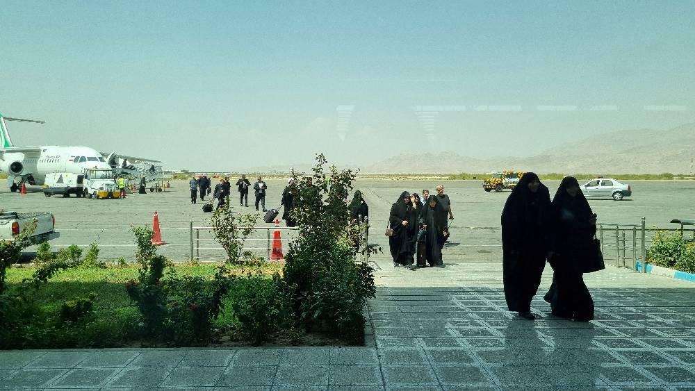 آیین استقبال از پیرغلامان حسینی در فرودگاه کرمان + تصاویر