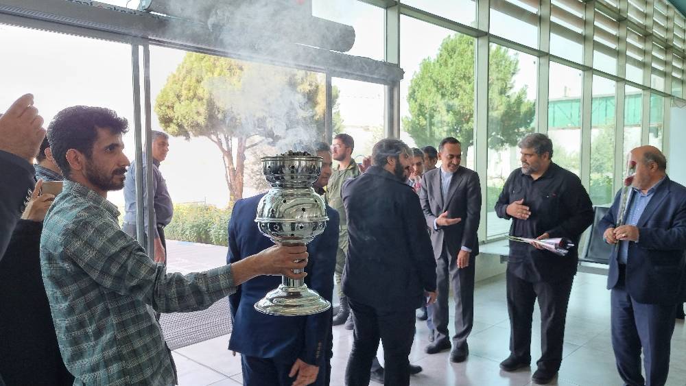 آیین استقبال از پیرغلامان حسینی در فرودگاه کرمان + تصاویر