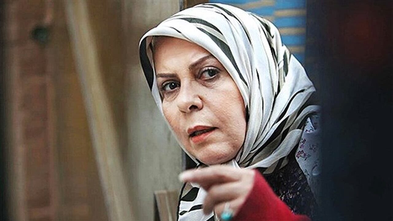 پورانداخت مهیمن بازیگری که نقش مادری را زندگی می‌کند
