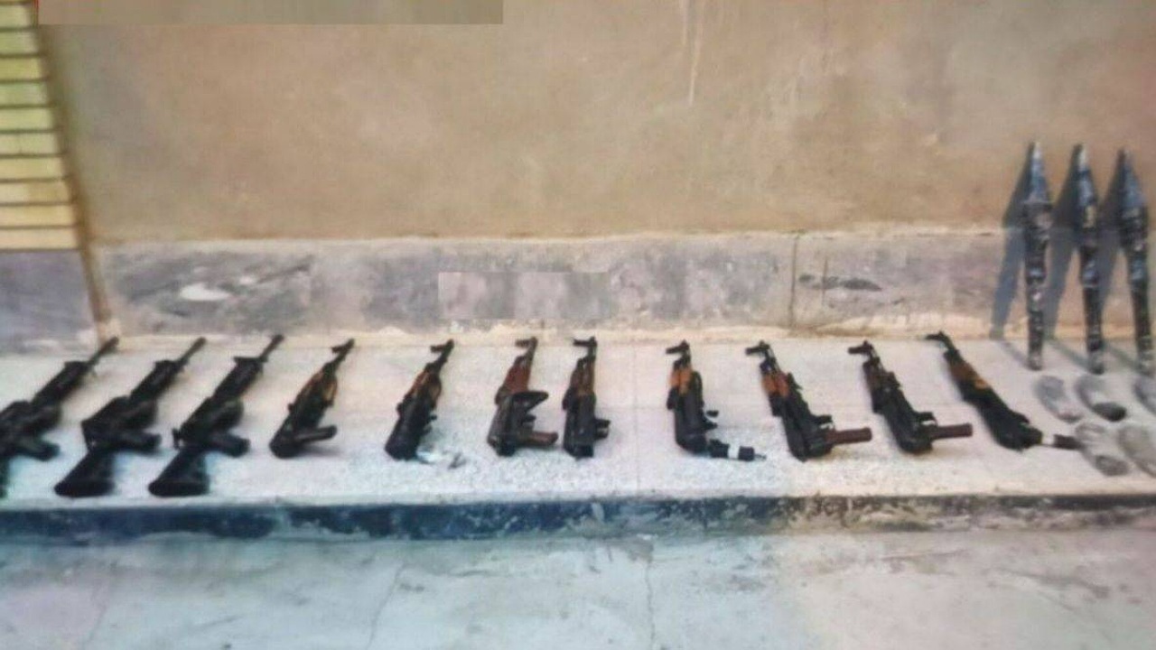 سلاح‌های برجای مانده از گروهک تروریستی جیش الظلم در خاش