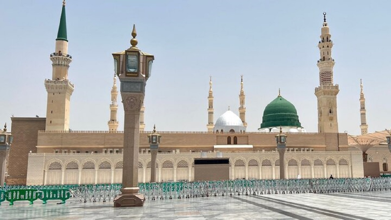 آیاتی که انسان را همنشین پیامبر (ص) می‌کند