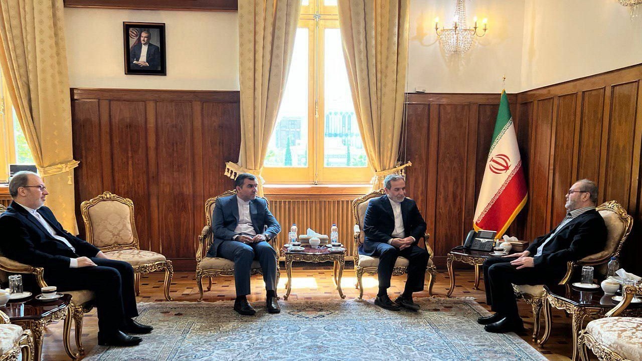دیدار نماینده جنبش حزب‌الله لبنان در تهران با عراقچی