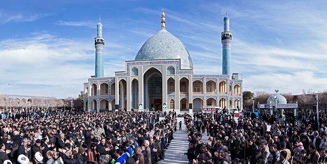 آیین سنتی چِلَشتُم در امامزاده آقاعلی عباس (ع) آیین سنتی چِلَشتُم در امامزاده آقاعلی عباس (ع)