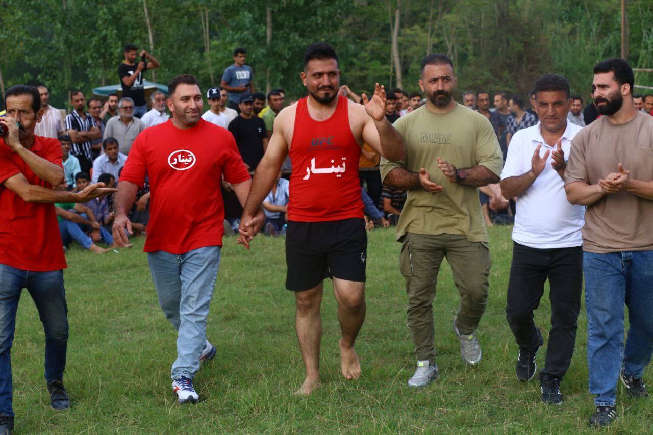 نمایی از مسابقات سنتی و پهلوانی در روستا