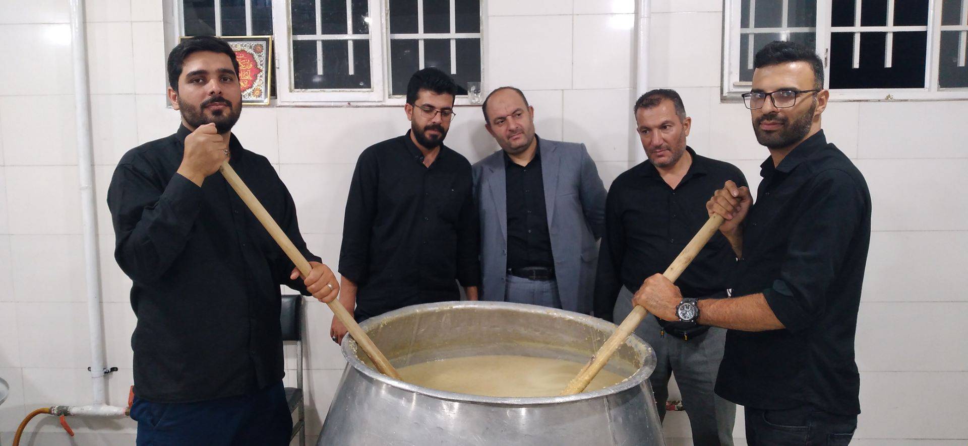 پخت حلیم نذری در صالح آباد