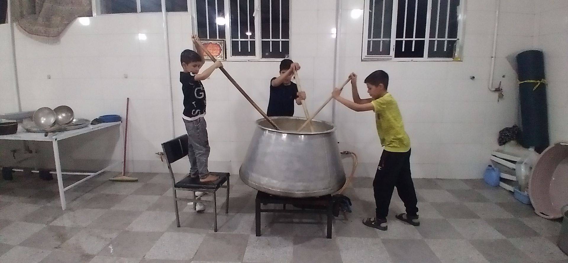 پخت حلین نذری در شهرستان صالح آباد استان همدان
