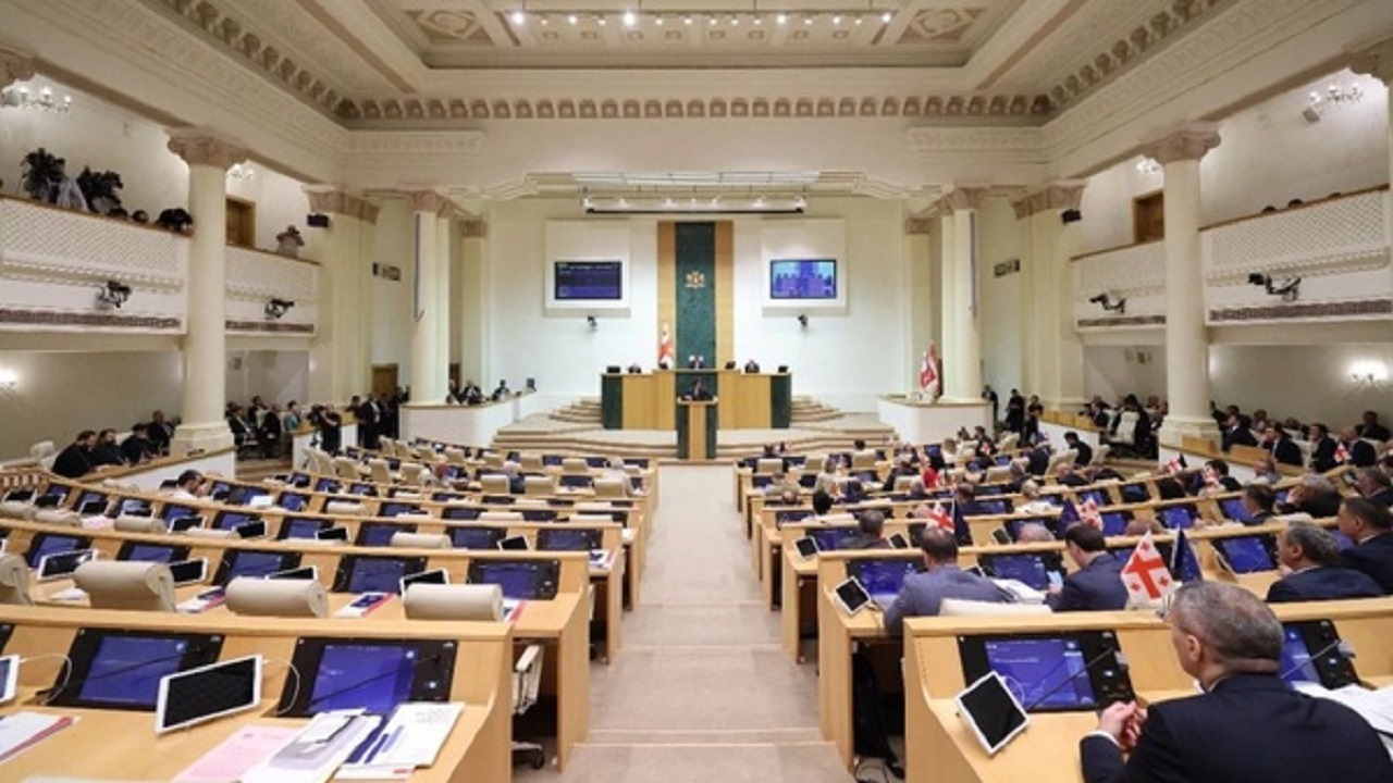 موافقت اکثریت پارلمان گرجستان با ممنوعیت تبلیغات همجنس‌بازان