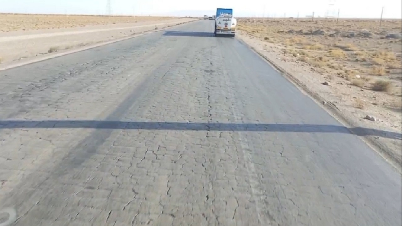کلافگی رانندگان از وضعیت نامناسب جاده در بخش کمربندی سیرجان + فیلم