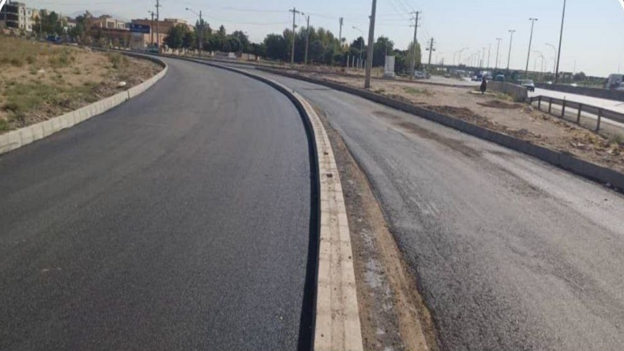 اتمام تعریض مسیر و روکش آسفالت ورودی شهرک دانش 