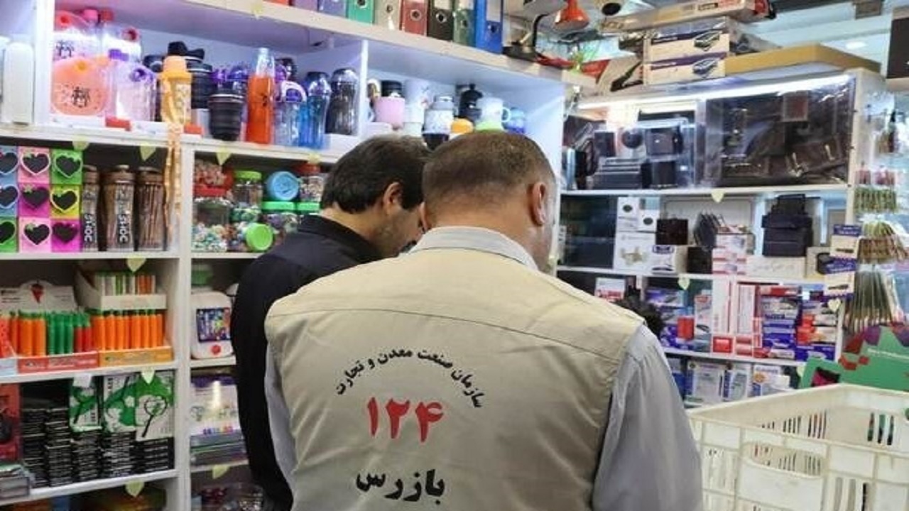 فعالیت غیر قانونی ۳۰ غرفه نوشت افزار در یاسوج/ صدور مجوز غیر قانونی شهرداری برای سد معبر