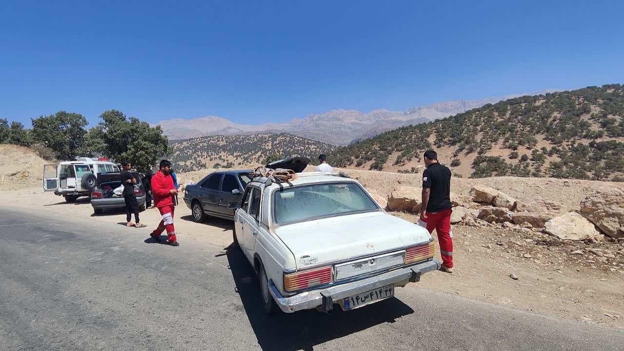 امدادرسانی به ۴ مصدوم در حادثه رانندگی