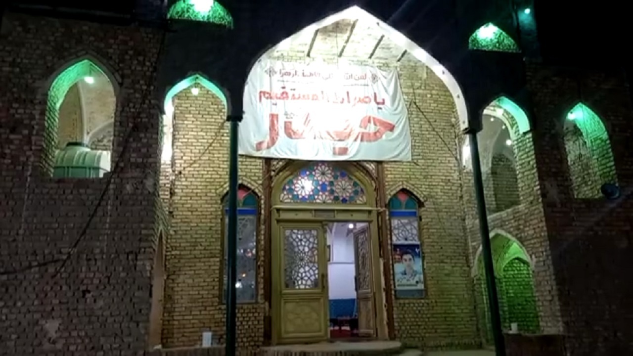 فیلمی از مرمت و بازسازی حسینیه تاریخی توی ده در آران و بیدگل