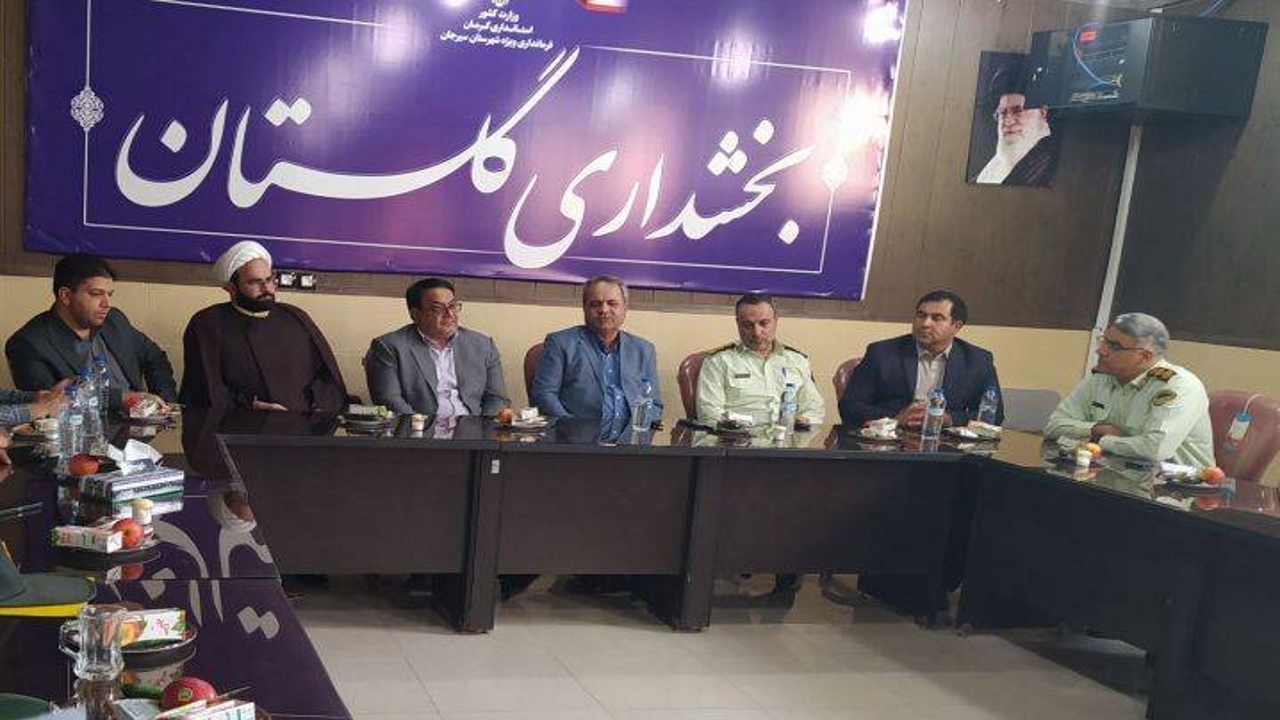 الزام مالکان باغات سیرجان به ثبت مشخصات نگهبانان در دهیاری‌ و بخشداری