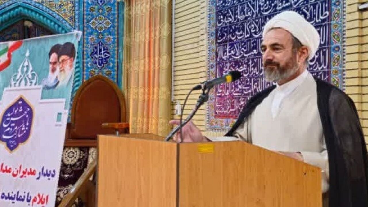 مدیران و معلمان بر تربیت دینی و آموزش دانش‌آموزان متمرکز شوند