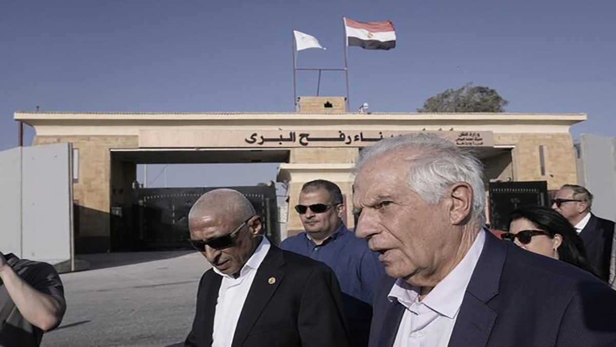 انتقال مجروحان فلسطینی از طریق گذرگاه رفح + فیلم