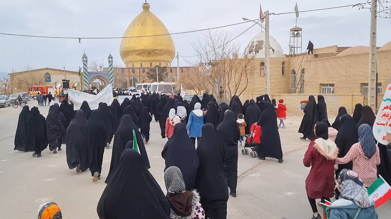برپایی راهپیمایی اربعین با شعار حمایت از کودکان غزه در یزدان آباد