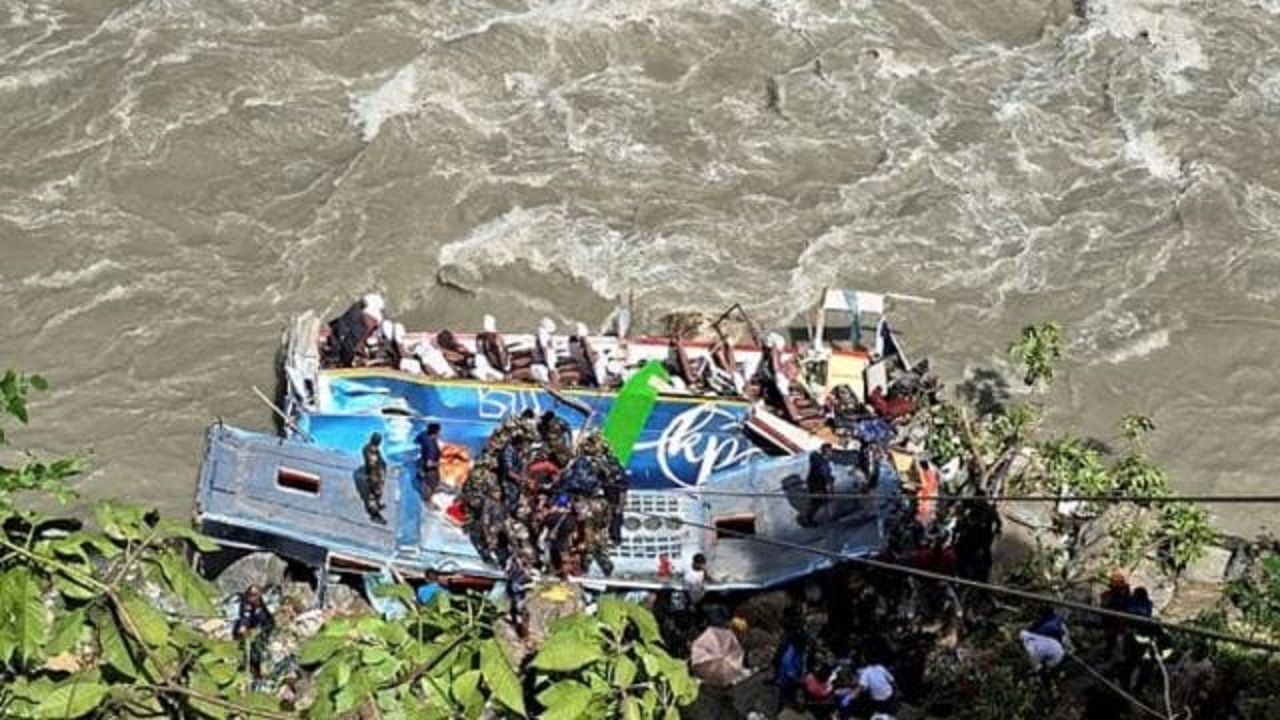 ۲۷ کشته در حادثه سقوط اتوبوس گردشگران در نپال