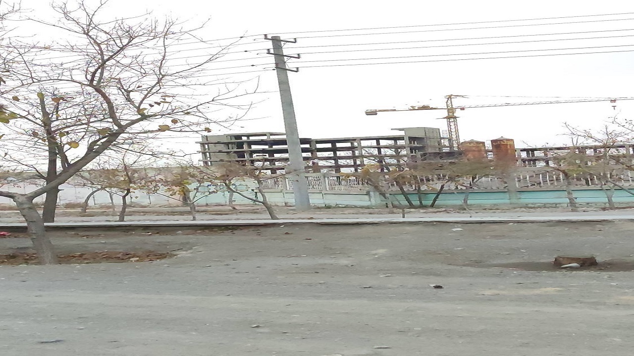 مشهدی‌ها در انتظار تکمیل بیمارستانی نیمه کاره در بزرگراه پیامبر اعظم (ص) + عکس