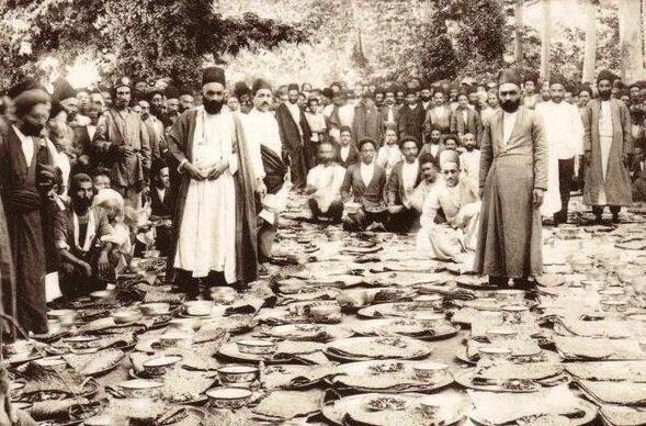 سمت راست جلو - حاج محمدتقی بنکدار - پذیرایی از متحصنان سفارت انگلستان