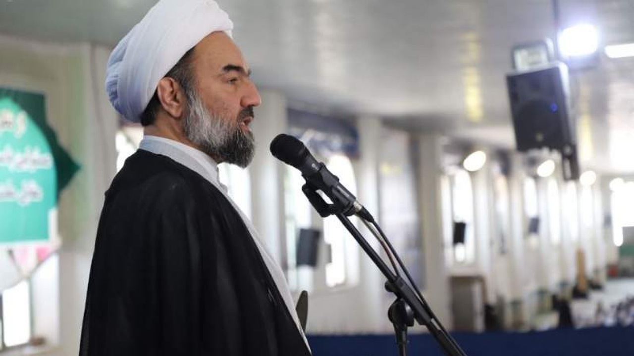 جامعه اسلامی جز با وحدت مقتدر نمی‌ماند