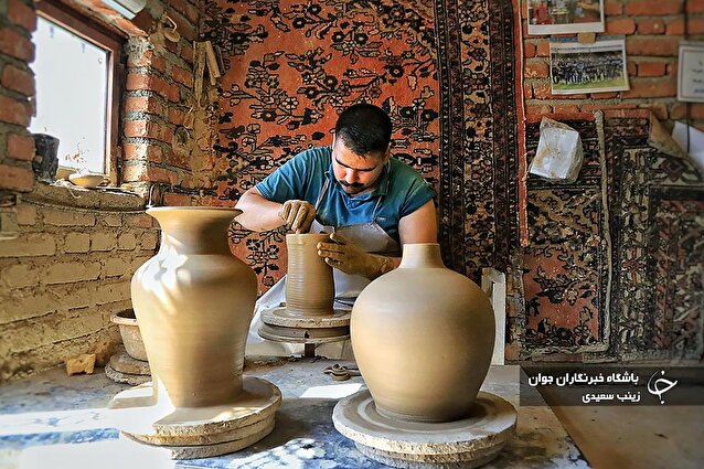 کارگاه‌های سفالگری در شهر جهانی لالجین همدان