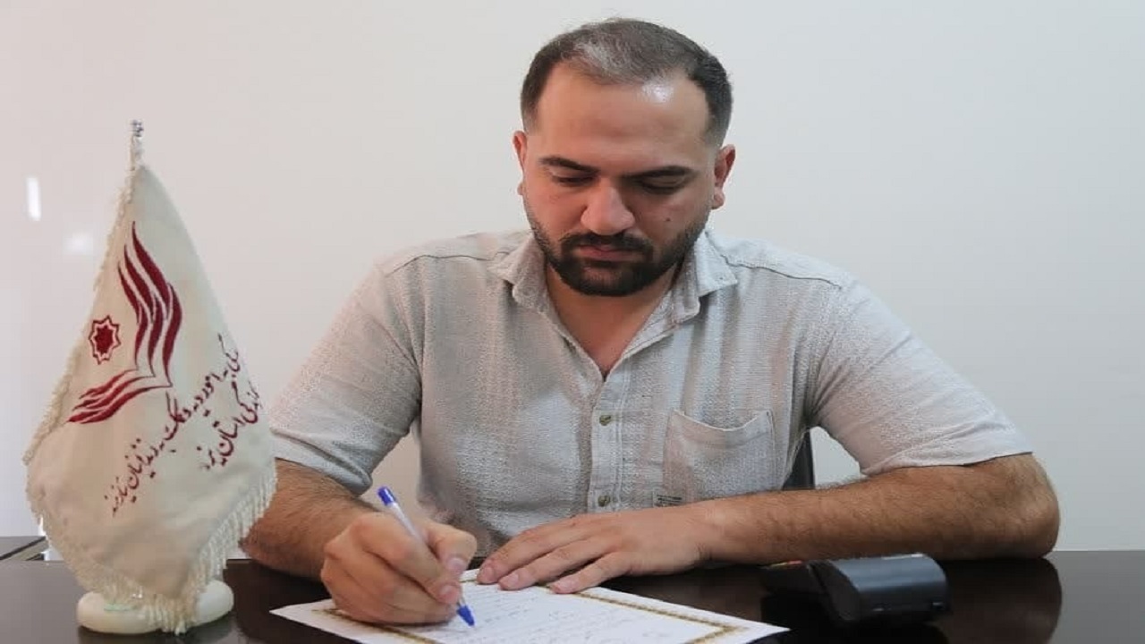 معلم بهابادی زندانی آزاد کرد