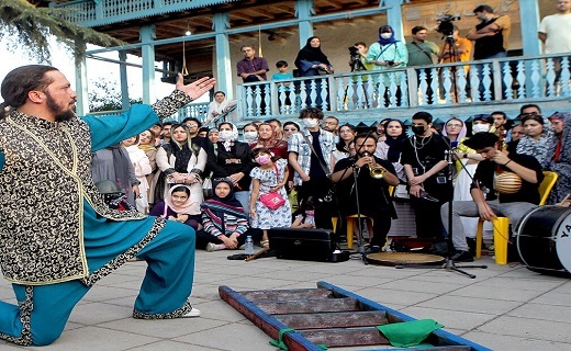 آغاز جشنواره تئاتر خیابانی شهروند لاهیجان