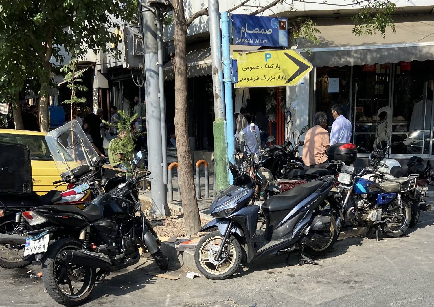 جولان موتوسواران در میدان جمهوری