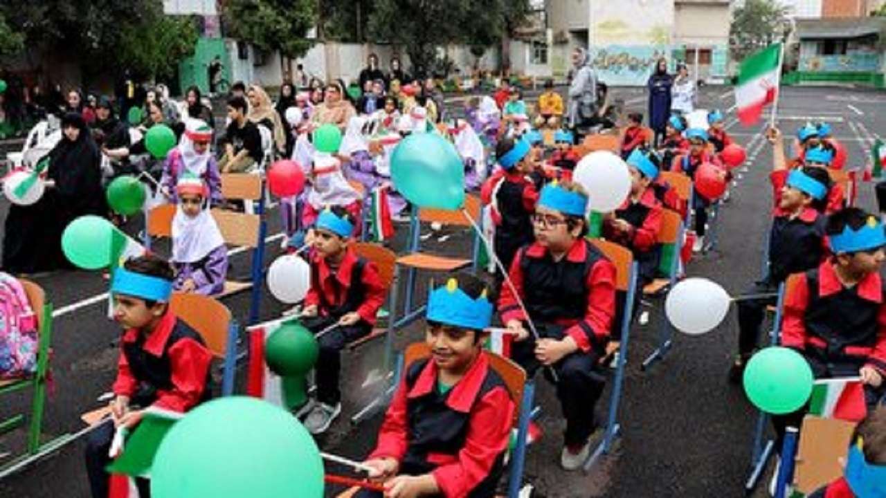زنگ شکوفه ها در سمنان به صدا درآمد+ فیلم