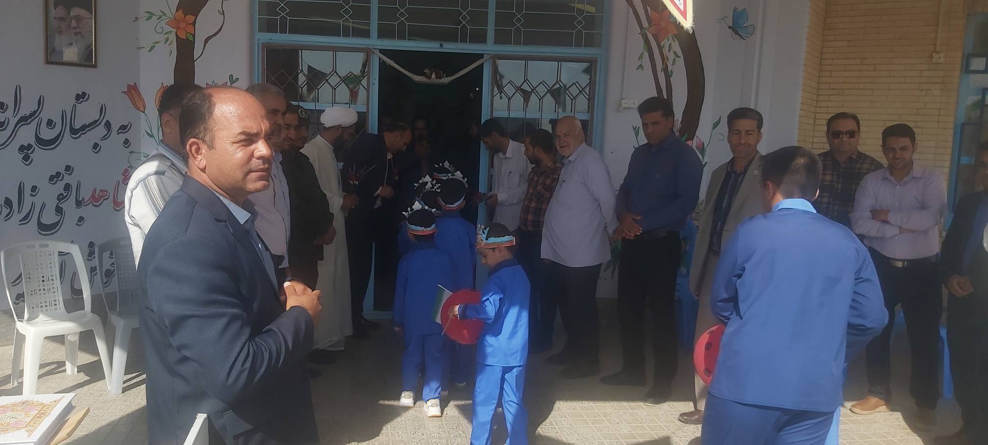 نواختن زنگ شکوفهها در مدارس ابتدایی انار + تصاویر نواختن زنگ شکوفهها در مدارس ابتدایی انار + تصاویر