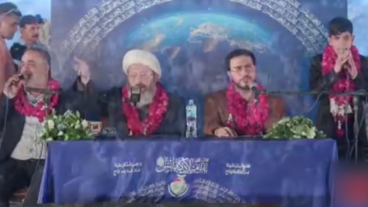 برنامه محفل، مرزهای ایران را در نوردید و در لاهور پاکستان غوغا به پا کرد