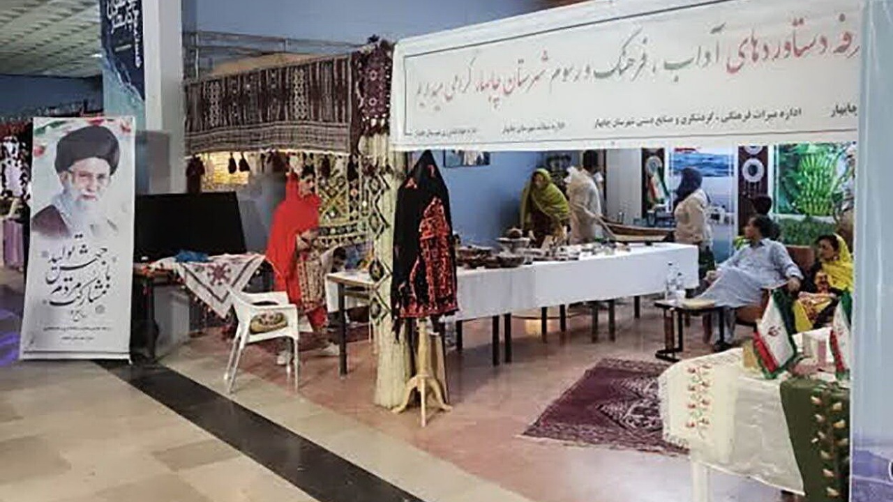 سفیر مالزی و کاردار هندوستان از صنایع‌دستی سیستان و بلوچستان بازدید کرد