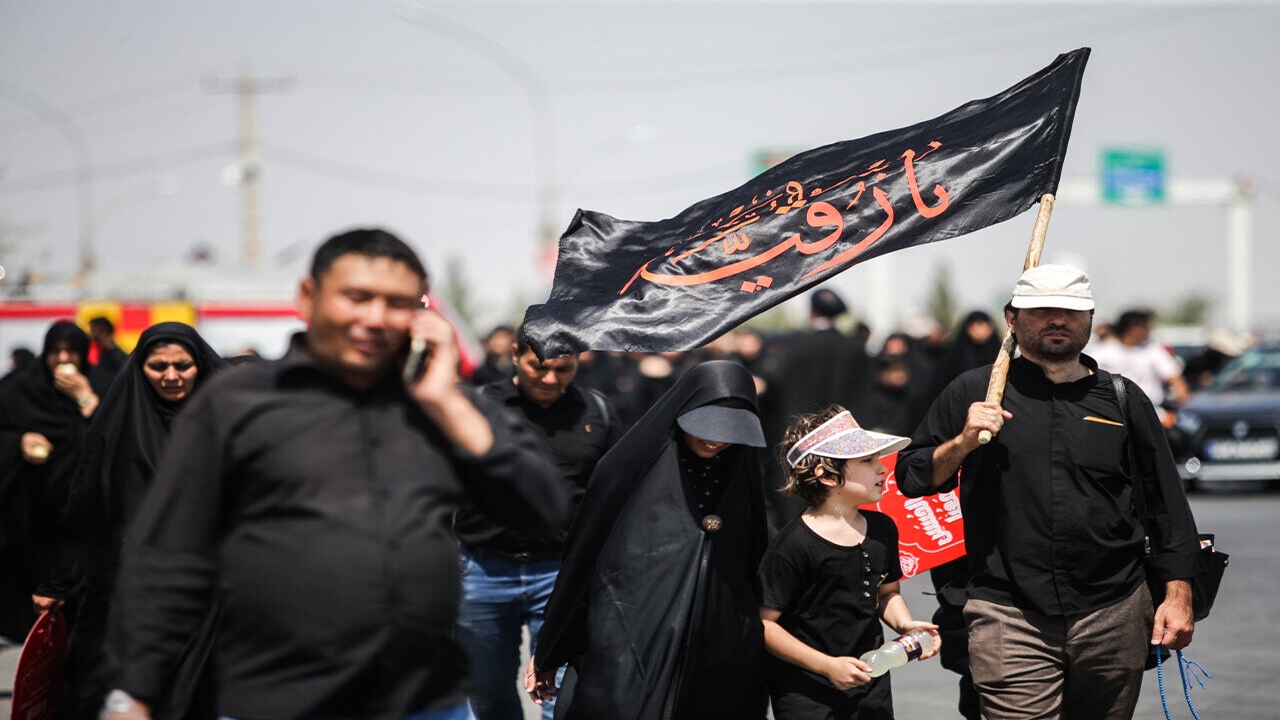 آماده سازی پیاده روی اربعین حسینی در خیابان ۱۷شهریور