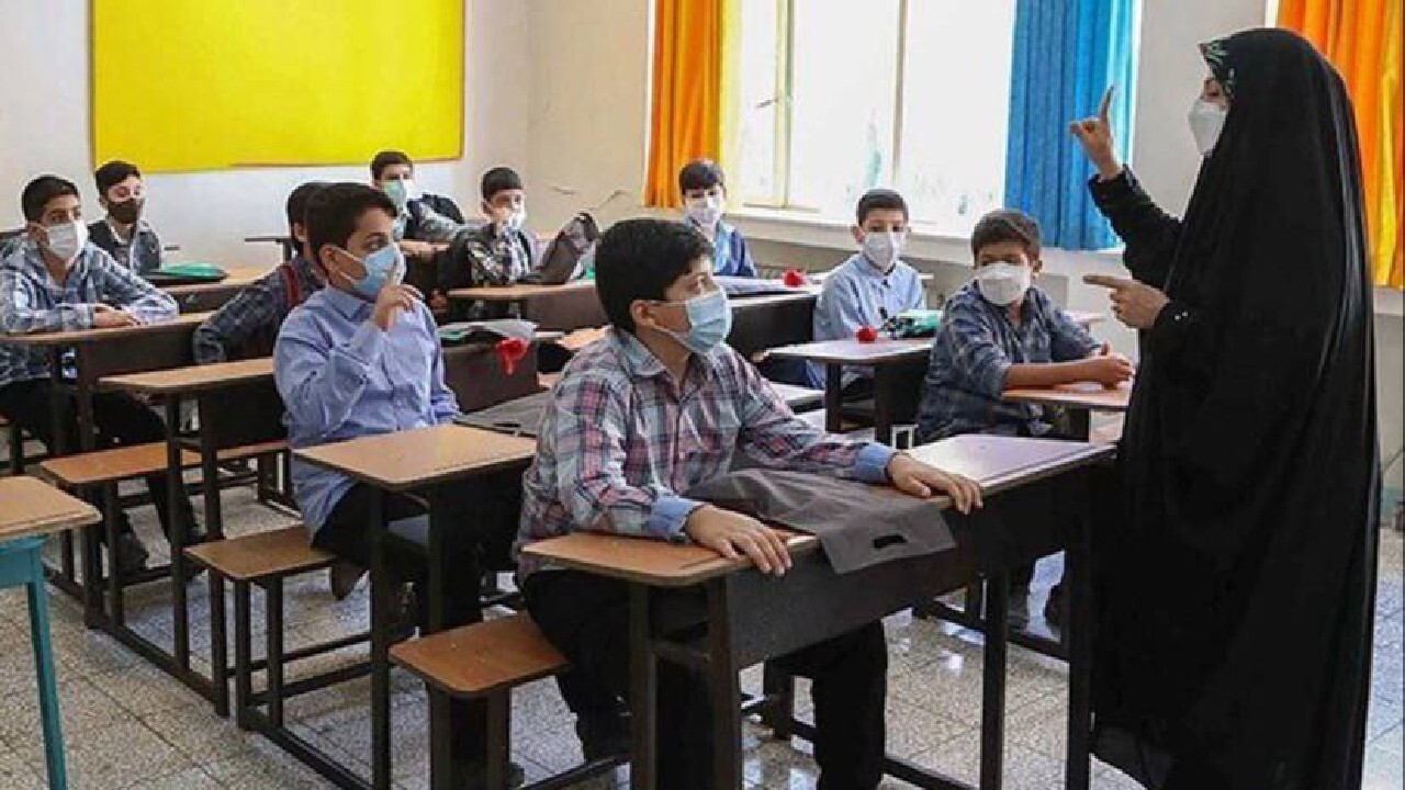 تکذیب خبر استخدام معلم از میان اتباع 
