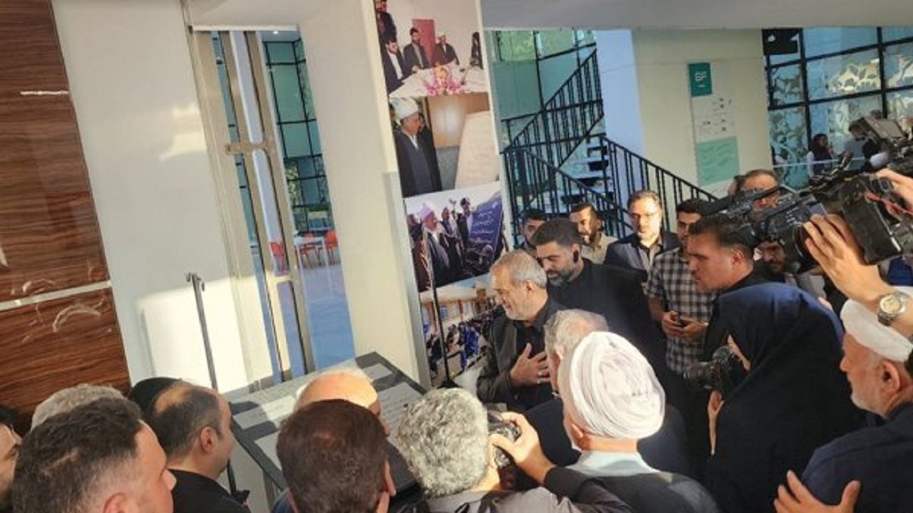 افتتاح بیمارستان ۷۰ تختخوابی آیت‌الله هاشمی رفسنجانی با حضور رئیس‌جمهور