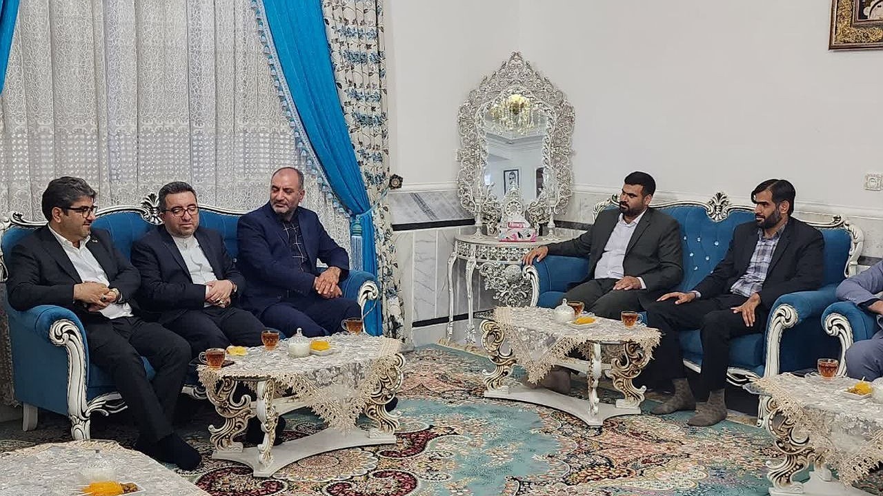 دیدار معاون رئیس قوه قضائیه و رئیس سازمان ثبت اسناد و املاک کشور با خانواده سردار شهید حبیب لکزایی
