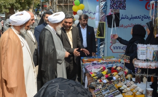 بازدید امام جمعه قزوین از غرفه جشن عاطفه&zwnj;ها