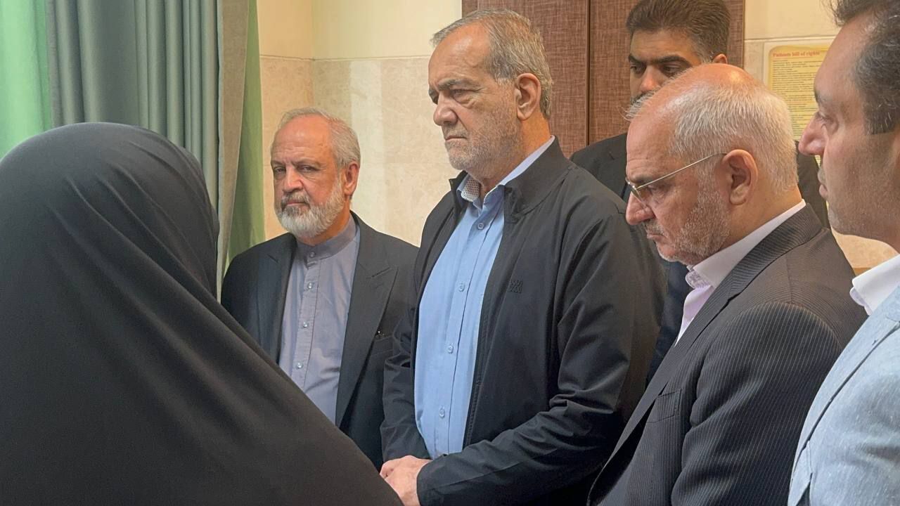 پزشکیان از مجروحان حمله تروریستی رژیم صهیونیستی عیادت کرد