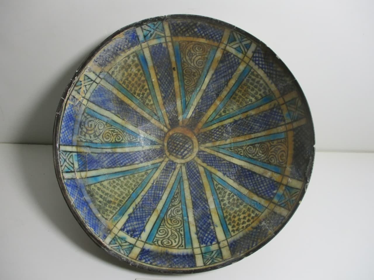 نمایش سفال سلطان‌آباد در موزه چهارفصل