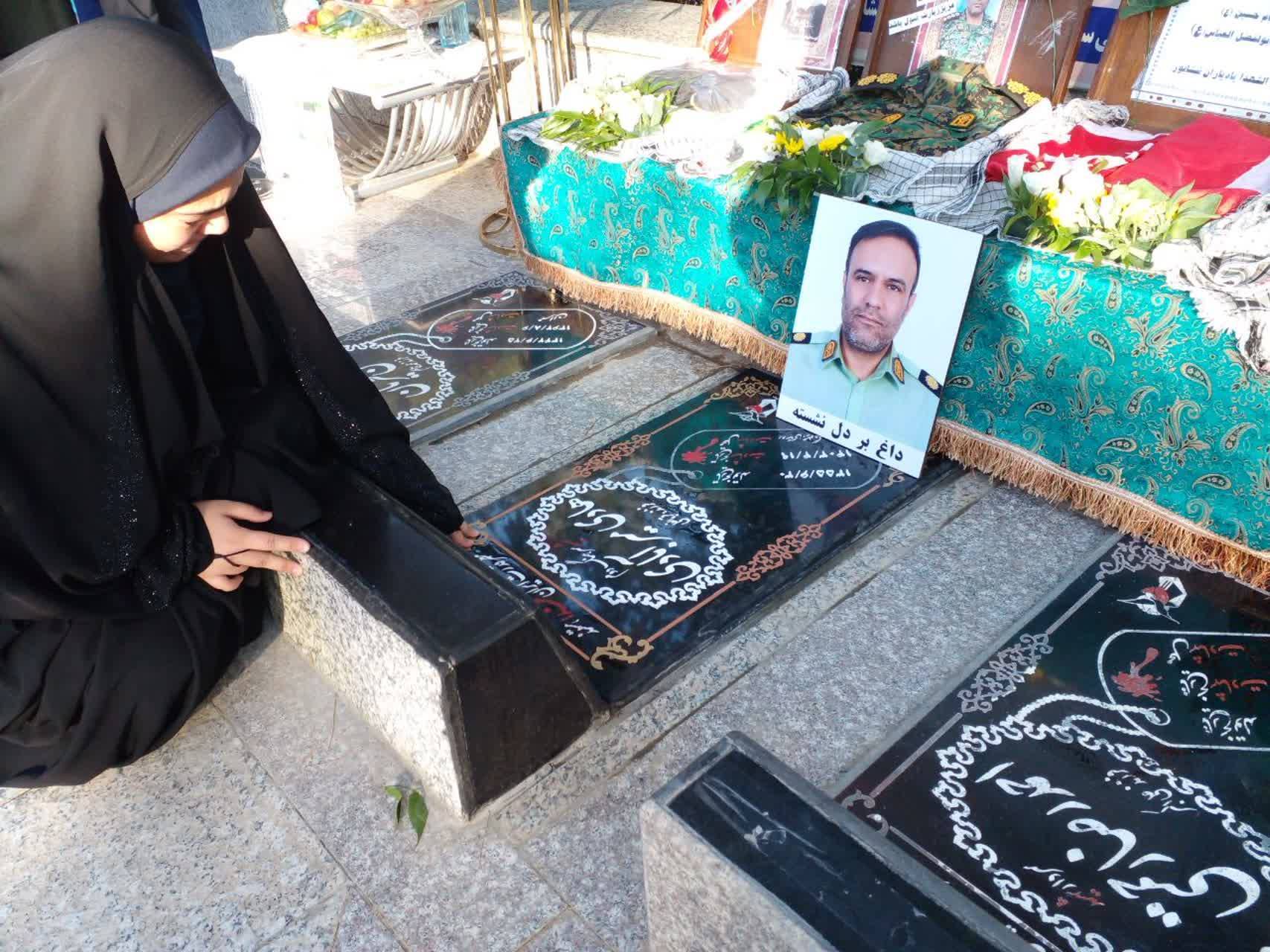 تصویری از مزار شهید هادی میرآبادی