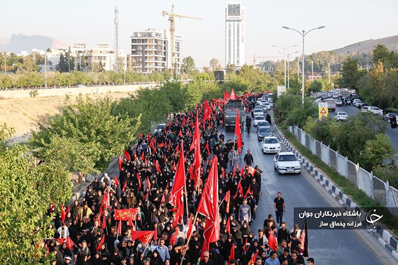 پیاده رویی جاماندگان اربعین حسینی در شیراز