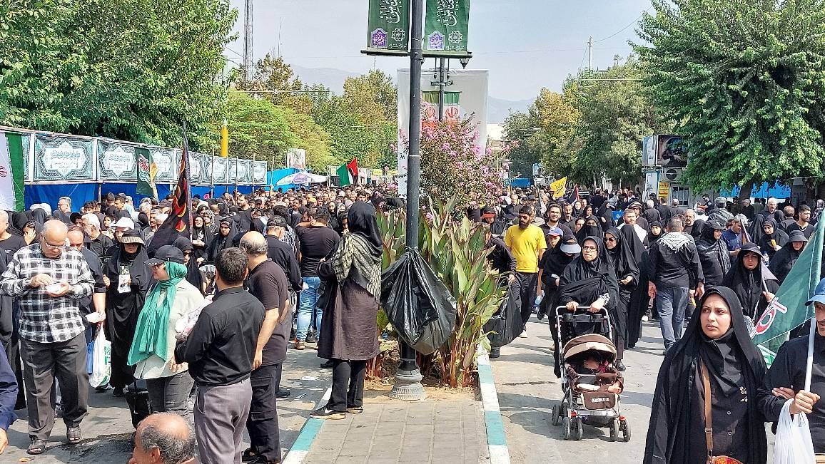 پیاده&zwnj;روی جاماندگان اربعین حسینی در تهران