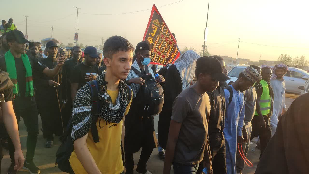 حضور سوگواران حسینی در مراسم پیاده روی اربعین