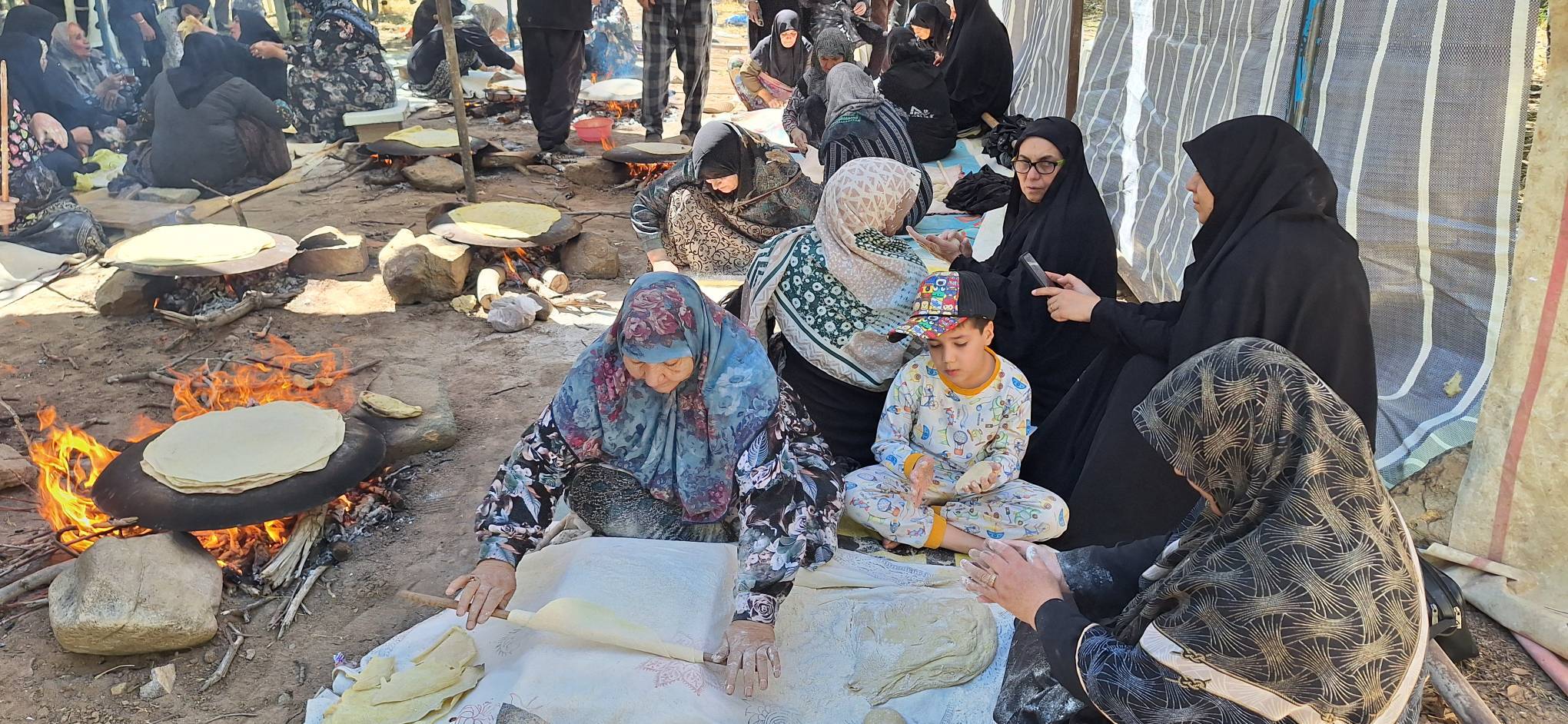 پخت و توزیع نان محلی در شهرستان رابر
